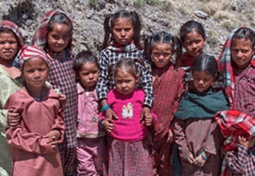 انسٹا فاریکس نیپال میں زلزلہ زدگان کی مدد کرتا ہے۔